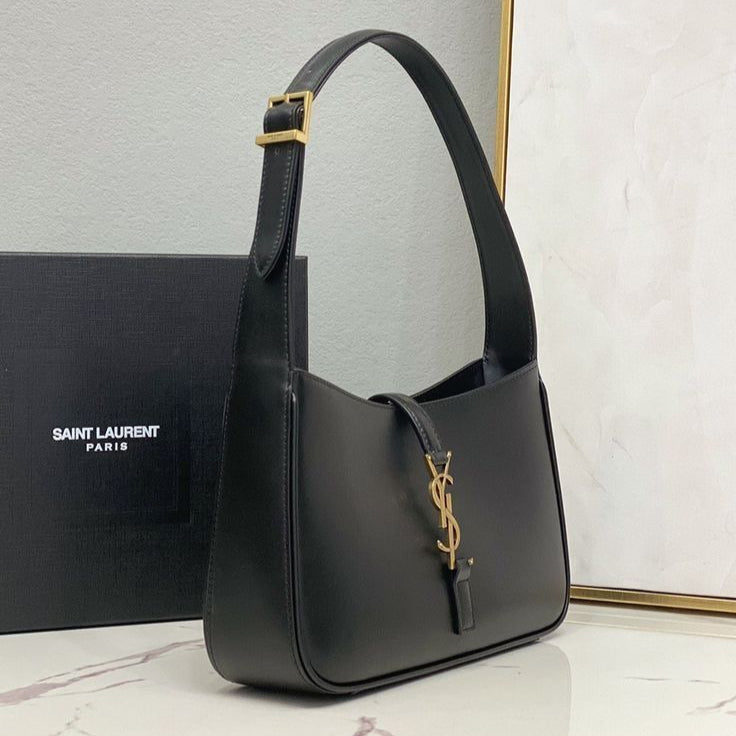 Le 5 à 7 Saint Laurent